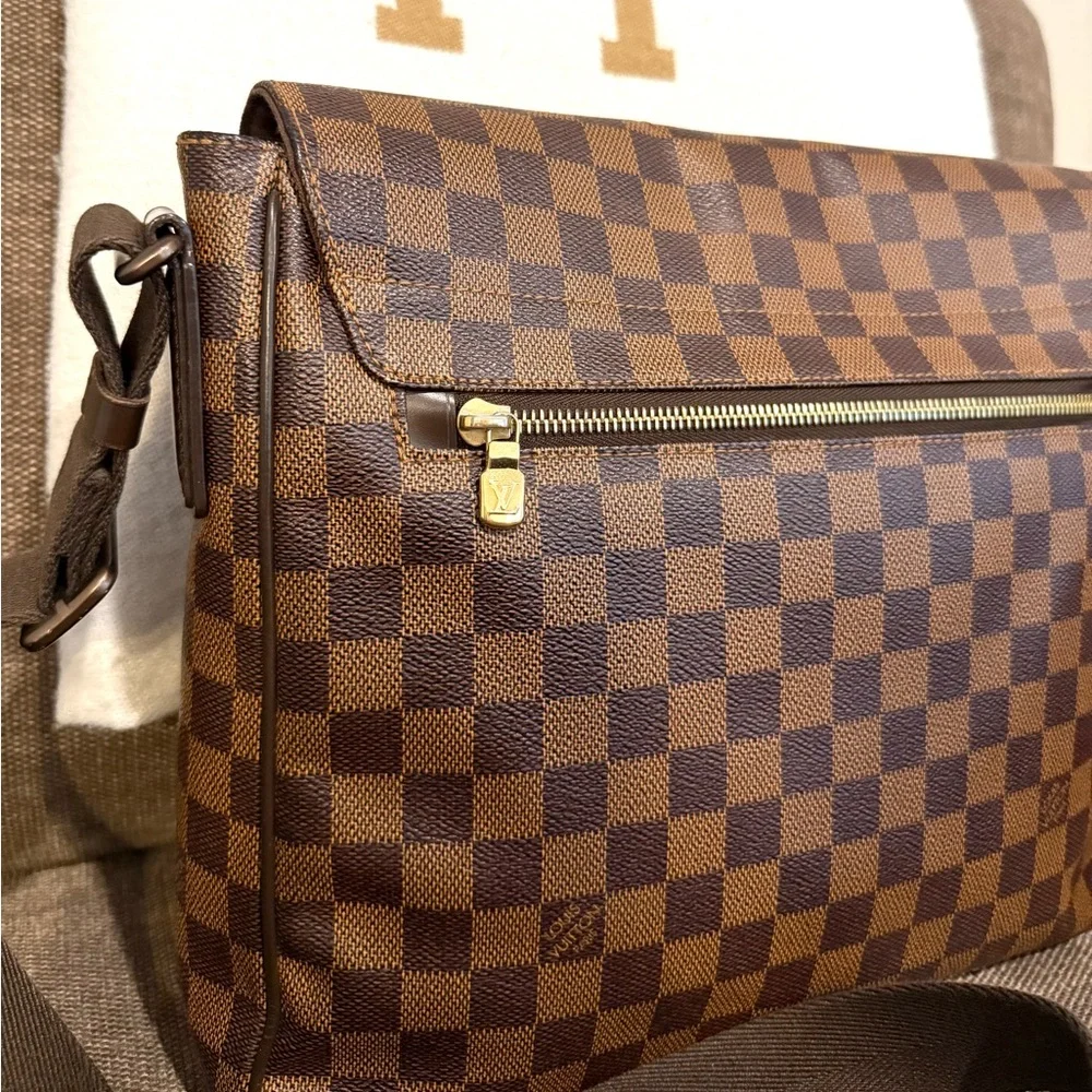 Authentic Louis Vuitton Damier Ebene Brooklyn messenger bag N41212 unisex MM